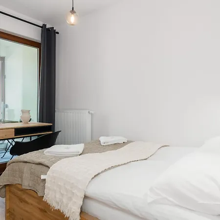 Apartment Bukowska 18 With Balcony Mtp By Renters